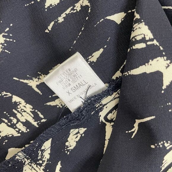 Harlow and Graham|Cold shoulder| Top - Picture 9 of 10